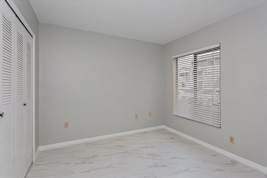 Building Photo - 2232 Stonington Ave