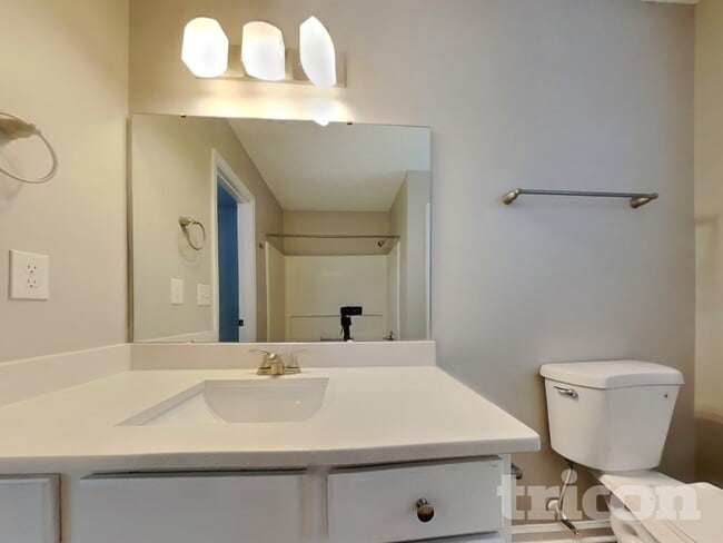 Building Photo - 69 Gray Ghost St