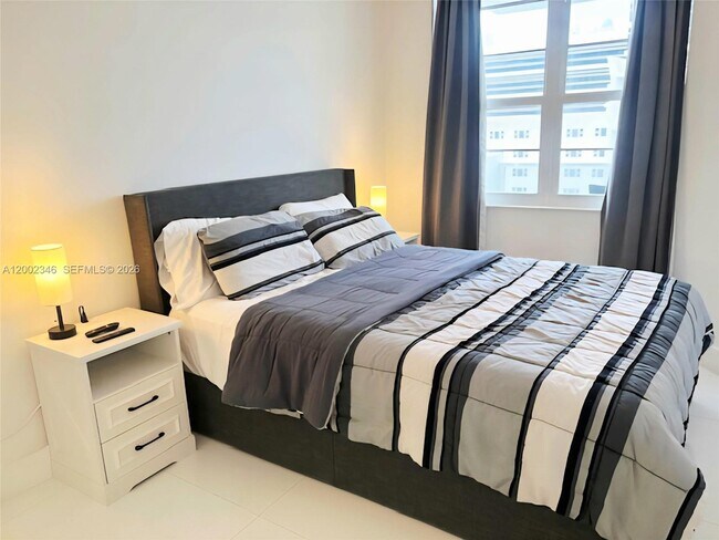 Building Photo - 100 Lincoln Rd