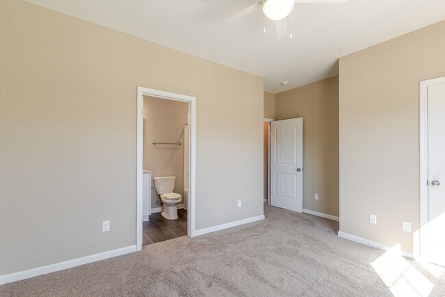 Building Photo - 353 Bordeaux Dr