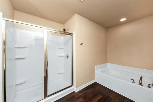 Building Photo - 182 Townview Dr