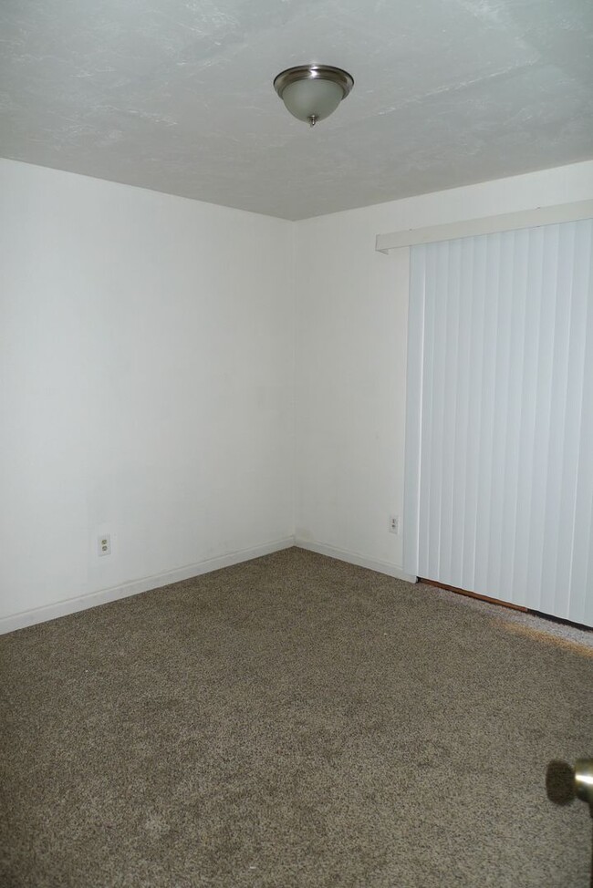 Building Photo - Rental Availalble