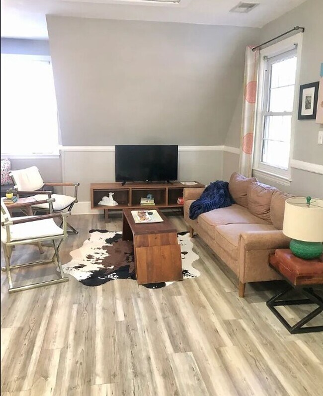 Building Photo - Midtown Retreat