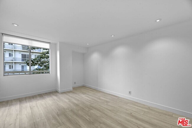 Building Photo - 10751 Wilshire Blvd