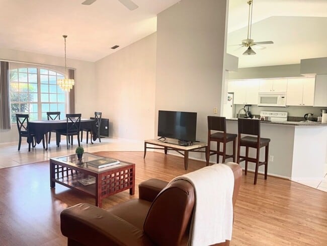 Building Photo - ANNUAL/FURNISHED HOME WITH LARGE LANAI - S...