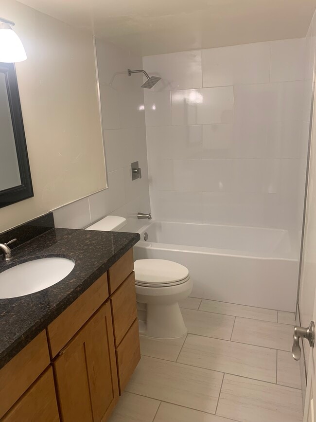 Building Photo - 2312 W Lindner Ave