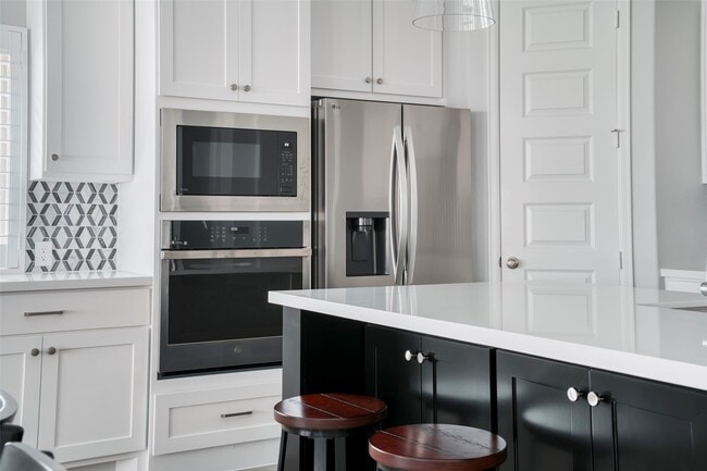 Building Photo - 30142 Gold Finch Pl