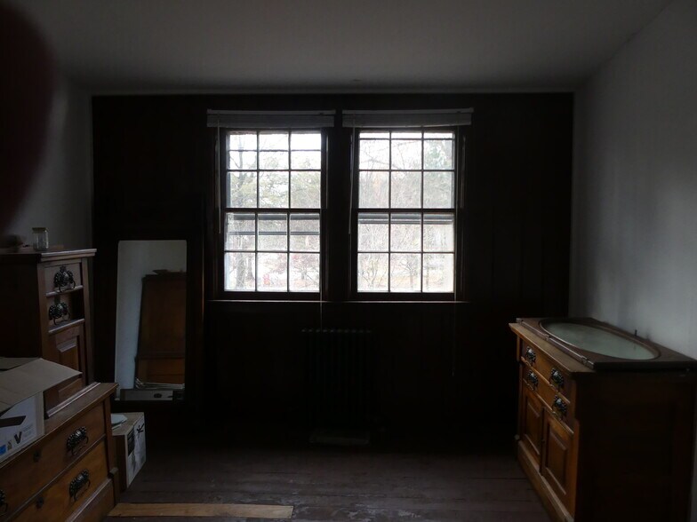 Upper loft - 866 N Abingdon St
