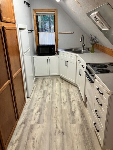 Kitchen - 5734 Garden Lane Northwest