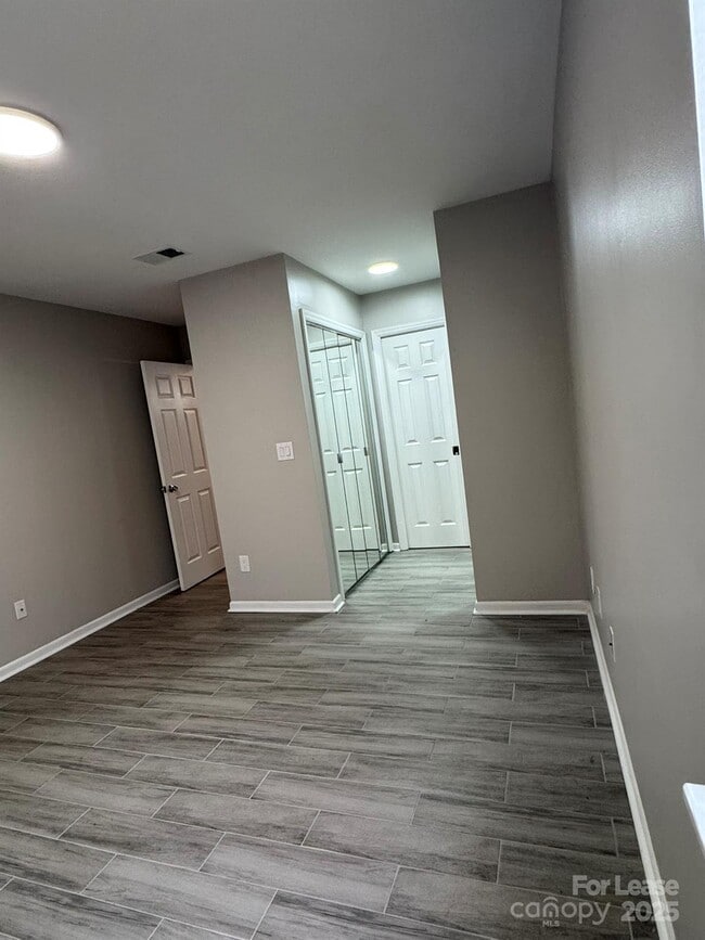 Building Photo - 7801 Renaissance Ct