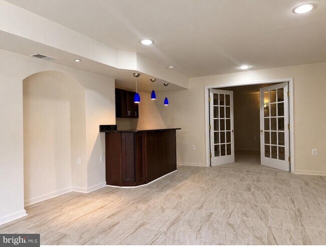 Building Photo - 43520 Lucketts Bridge Cir