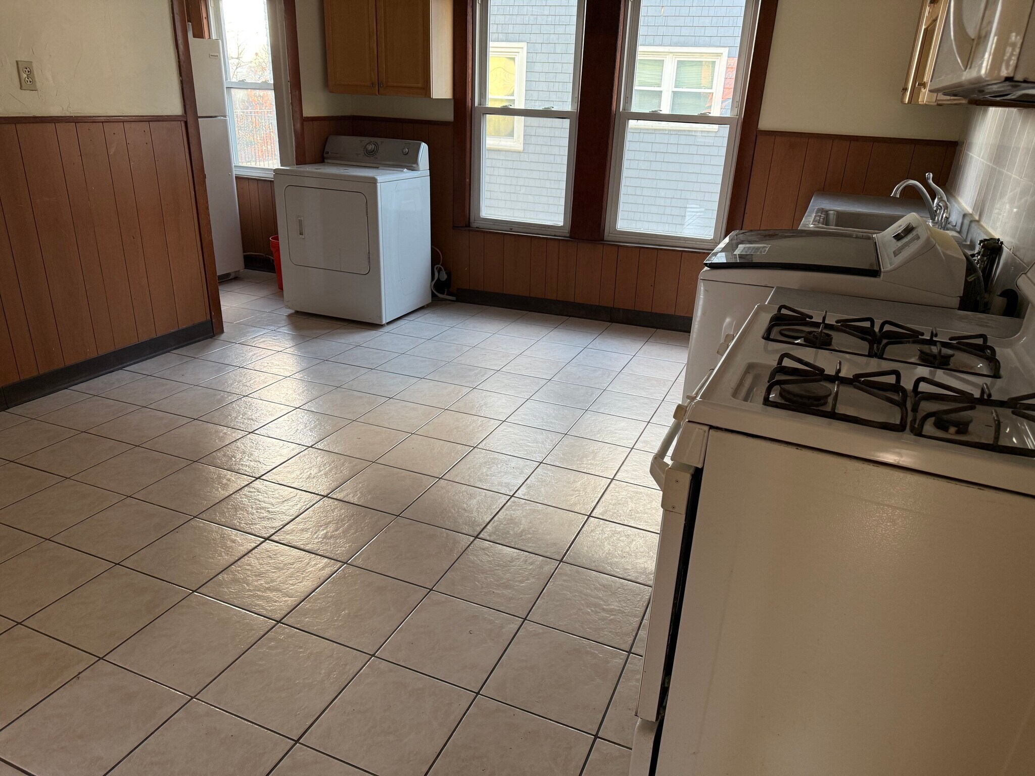 Building Photo - 592 Salem St