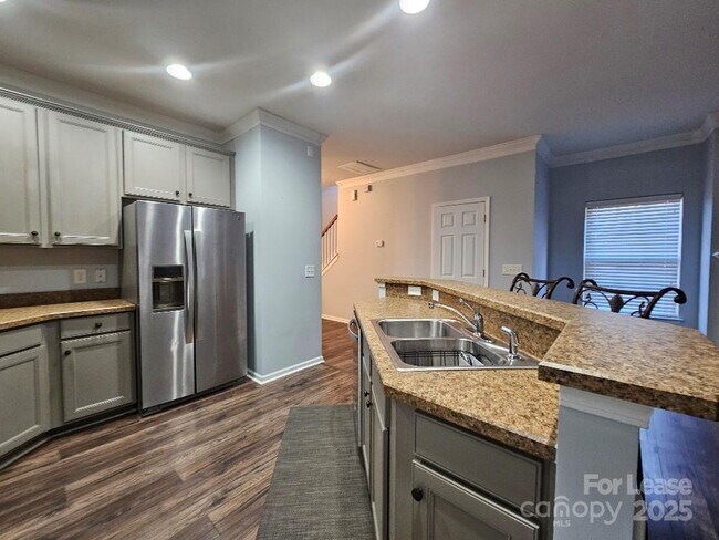 Building Photo - 2219 Crosscut Dr