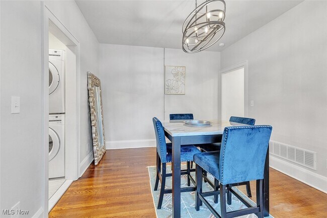 Building Photo - 2257 Grandview Ave