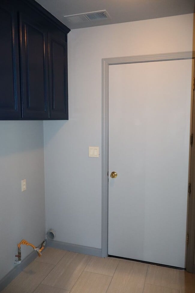 Building Photo - Spacious 5 Bedroom 3 Bath home in Harden Ranch