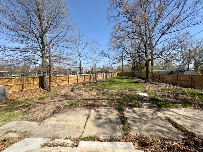 Building Photo - Charming 5 Bedroom/2 Bathroom Home with Large Backyard in Essex, MD!