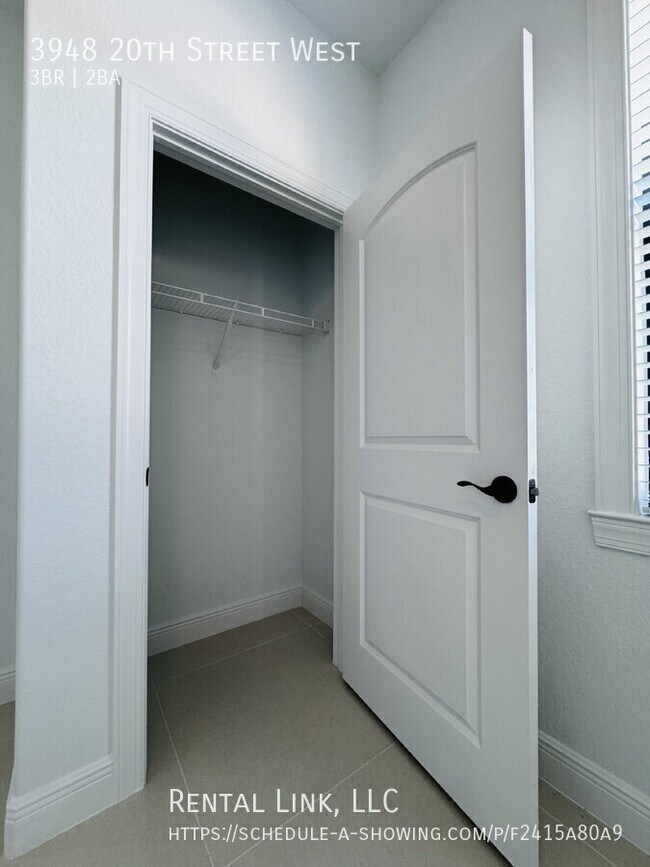 Building Photo - 3948 20th St W