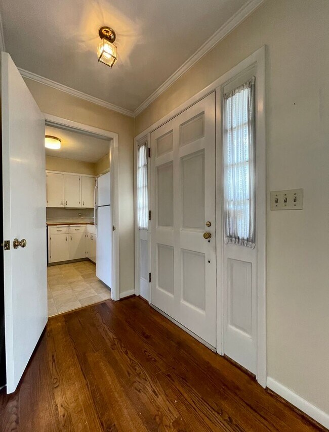 Building Photo - Stunning Two-bedroom In SW Portland~ Great...