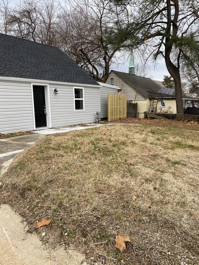 Building Photo - 3102 Baybriar Rd