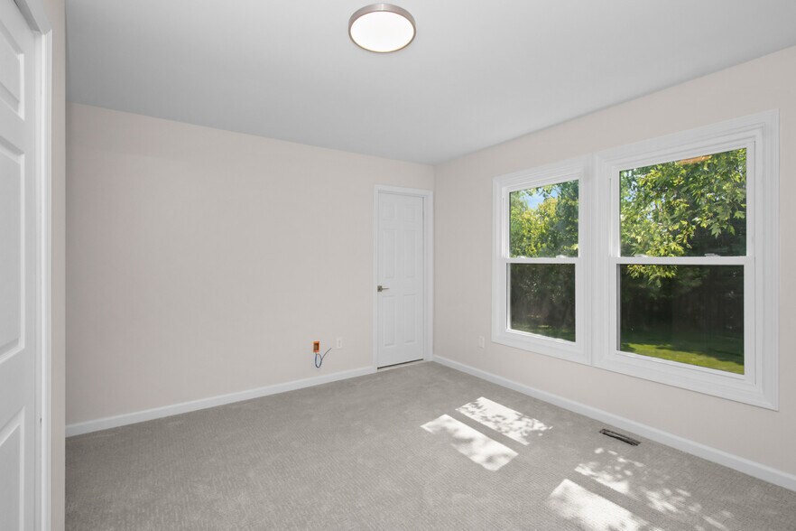 Building Photo - 1511 Fall Creek Ln