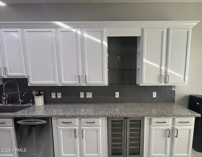 Building Photo - 1442 W Coral Reef Dr