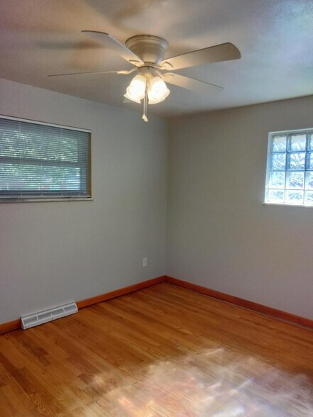Primary Bedroom - 1125 Walker Ave