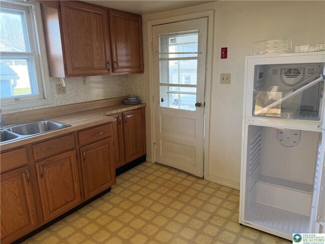 Building Photo - 4453 Main St