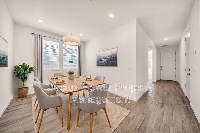 Building Photo - 6946 W Buckhorn Trail