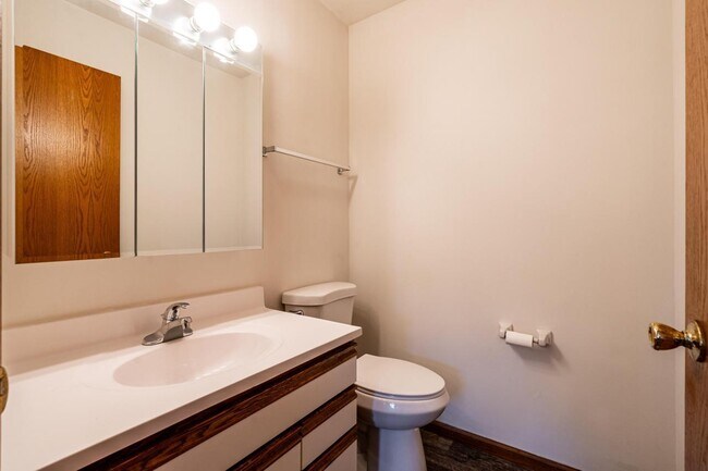 Building Photo - 1502-1504 S 101st St