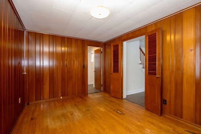 Building Photo - Two bedroom single-family home