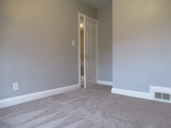 Building Photo - Charming 3 Bedroom/1 Bathroom Townhome with Finished Basement in New Northwood, MD!