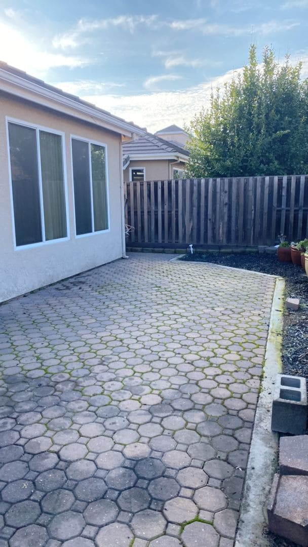 Building Photo - Riverbank