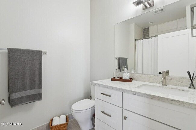 Building Photo - 1400 E Bethany Home Rd