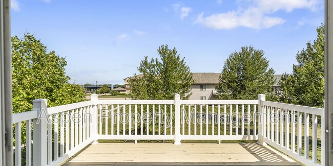 Building Photo - 482 N Mckenzie Ln