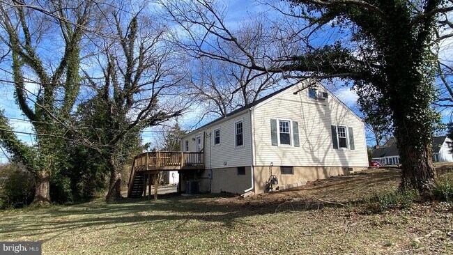 Building Photo - 3 Fairfax Cir