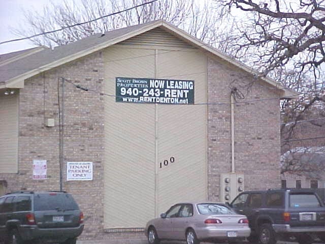 Building Photo - Double Tree Apartments