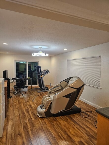 Building Photo - 419 Curie Dr