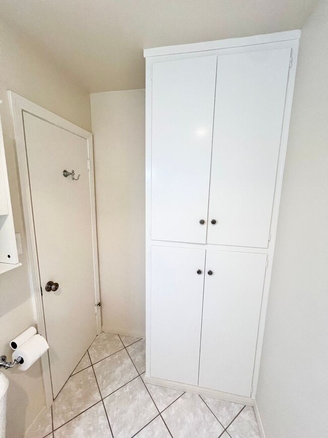 Building Photo - La Playa 1 bedroom, 1 bath Steps to Bay & Point Loma Village