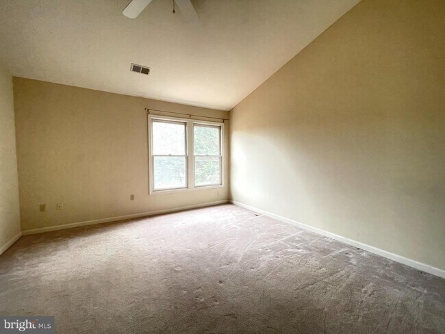 Building Photo - 10136 Treble Ct