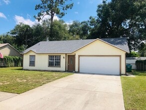 Building Photo - 3/2/2 Deltona