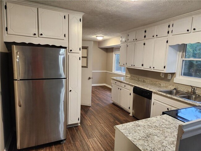 Building Photo - 171 Sarann Ct NW
