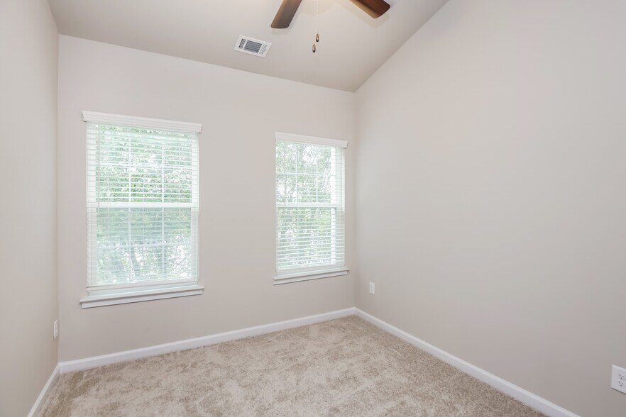 Building Photo - 216 Riley Cir