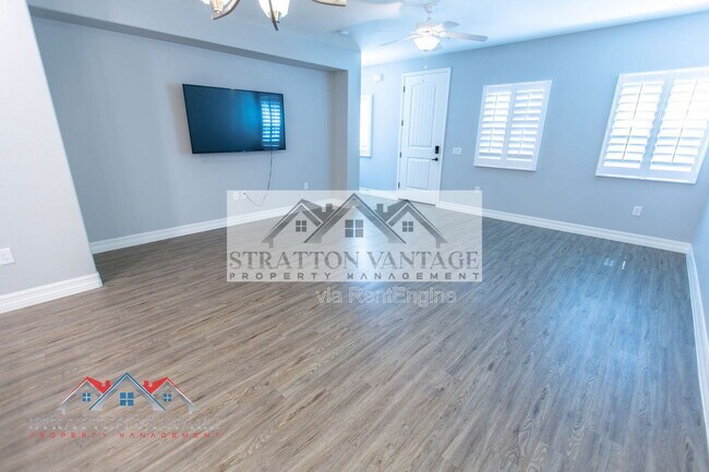 Building Photo - 2821 S Skyline Dr