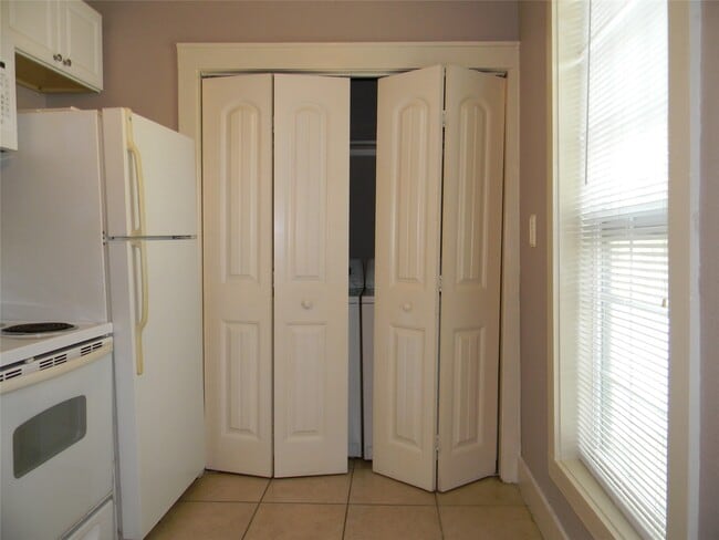 Building Photo - 2423 Avenue L