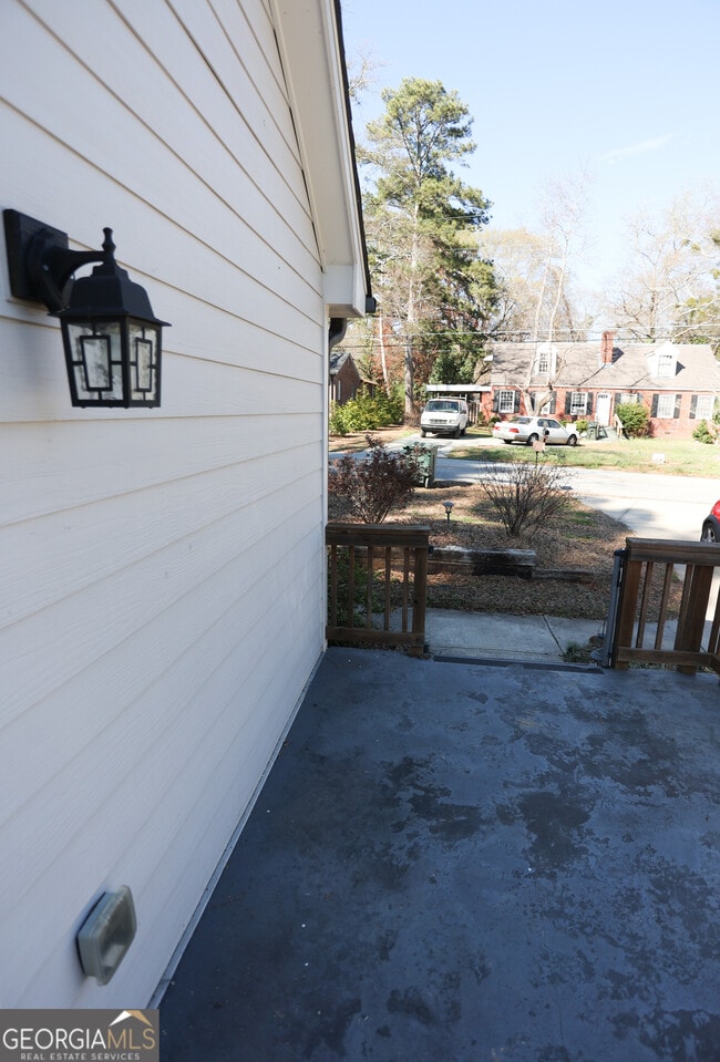 Building Photo - 68 Hayes St