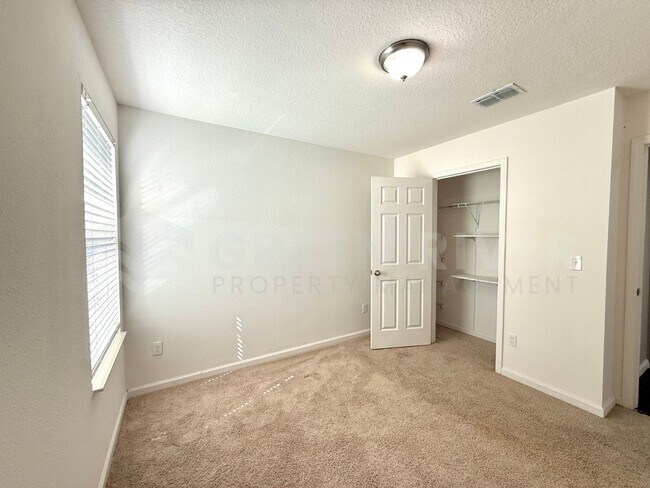 Building Photo - Room to Live, Space to Thrive! Stunning 6BR Home with Solar, Upgrades & Screened Lanai in Macclen...