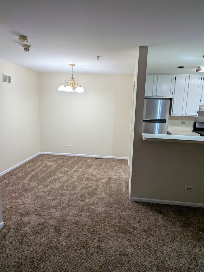 Building Photo - 5S455 Scots Dr