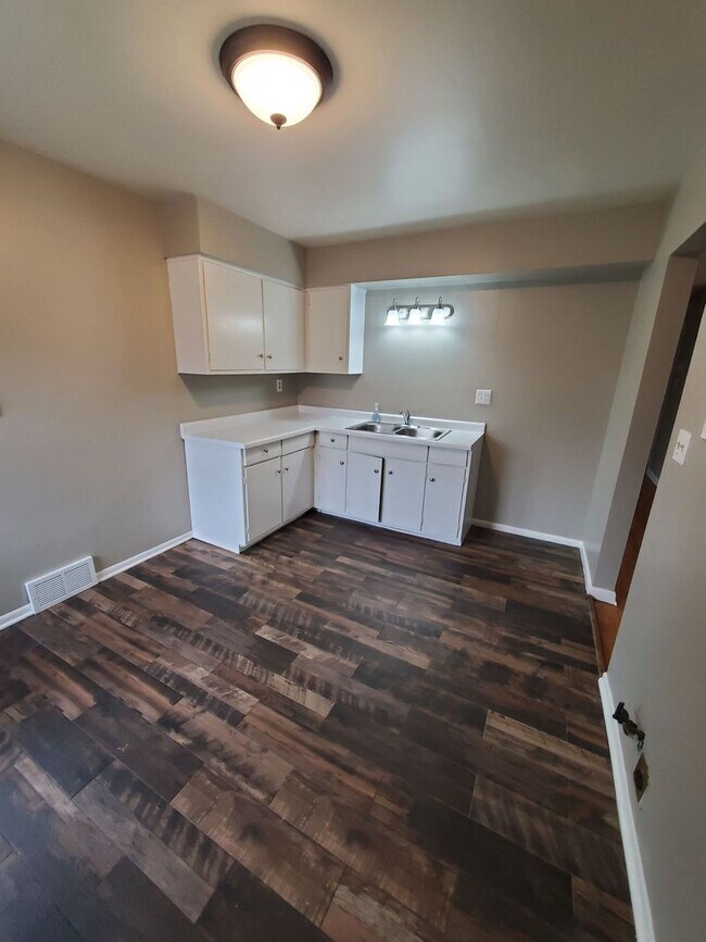 Building Photo - 4953-4955-4955 N 90th St