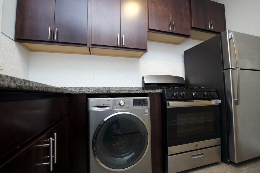 Building Photo - 1128 Maple Ave