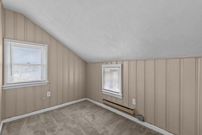 Building Photo - 1628 Bradford Terrace